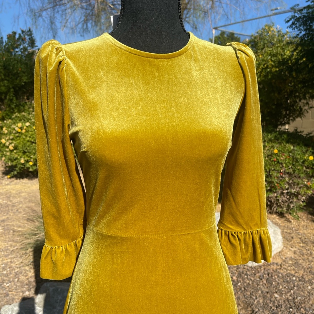NWT Forever 21 Gold Velvet Flounce Mini 3/4 Sleeve party holiday dress XS knit
